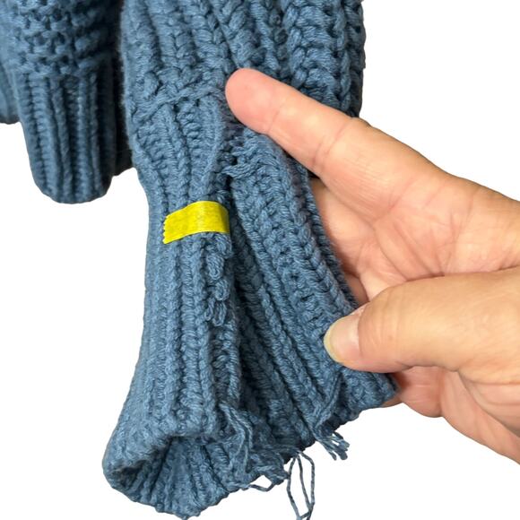 Free People Dream Cable Blue CHUNKY Crew Neck Sweater NWOT Size XS FLAW - Picture 14 of 14